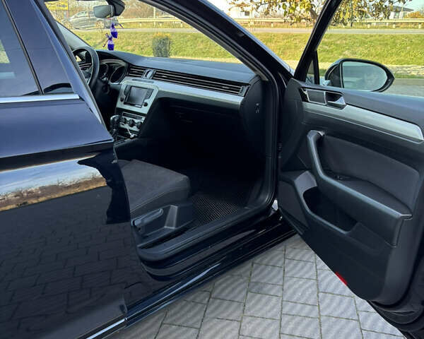 Чорний Фольксваген Пассат, об'ємом двигуна 1.6 л та пробігом 286 тис. км за 11950 $, фото 6 на Automoto.ua