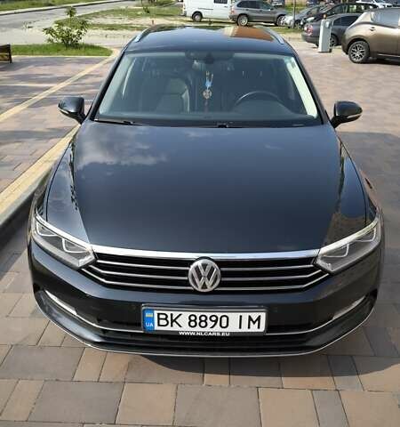 Черный Фольксваген Пассат, объемом двигателя 1.6 л и пробегом 292 тыс. км за 13100 $, фото 2 на Automoto.ua