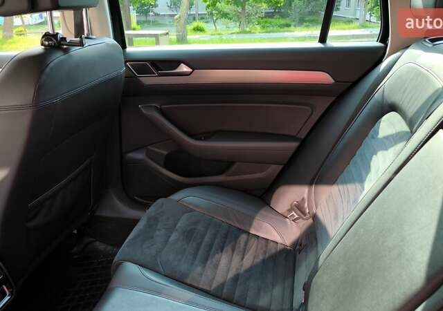 Черный Фольксваген Пассат, объемом двигателя 1.6 л и пробегом 292 тыс. км за 13100 $, фото 55 на Automoto.ua