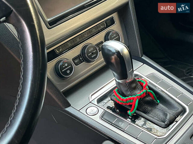 Чорний Фольксваген Пассат, об'ємом двигуна 2 л та пробігом 267 тис. км за 14390 $, фото 19 на Automoto.ua