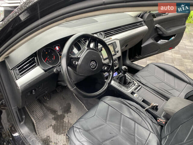Черный Фольксваген Пассат, объемом двигателя 1.6 л и пробегом 214 тыс. км за 13200 $, фото 5 на Automoto.ua