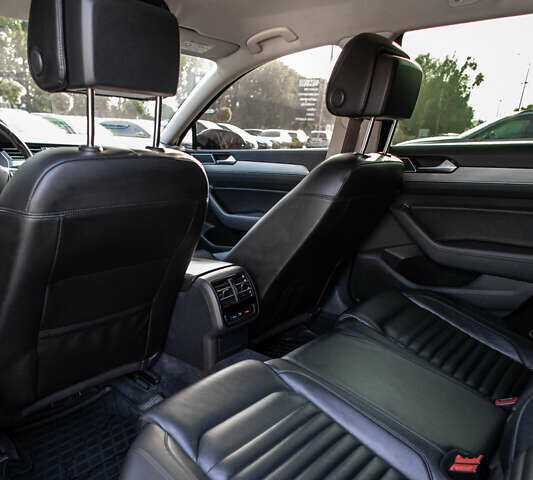 Черный Фольксваген Пассат, объемом двигателя 1.97 л и пробегом 250 тыс. км за 16500 $, фото 19 на Automoto.ua