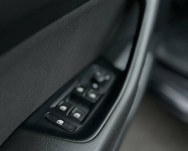 Черный Фольксваген Пассат, объемом двигателя 1.6 л и пробегом 325 тыс. км за 12600 $, фото 51 на Automoto.ua