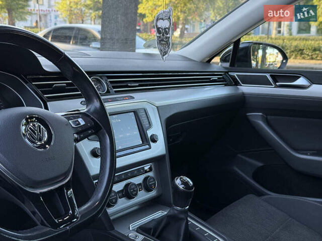 Черный Фольксваген Пассат, объемом двигателя 1.6 л и пробегом 217 тыс. км за 13999 $, фото 27 на Automoto.ua