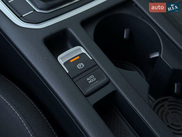 Черный Фольксваген Пассат, объемом двигателя 1.6 л и пробегом 217 тыс. км за 13999 $, фото 37 на Automoto.ua