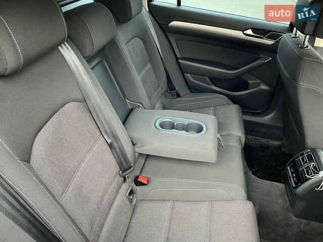 Чорний Фольксваген Пассат, об'ємом двигуна 1.97 л та пробігом 220 тис. км за 14300 $, фото 16 на Automoto.ua