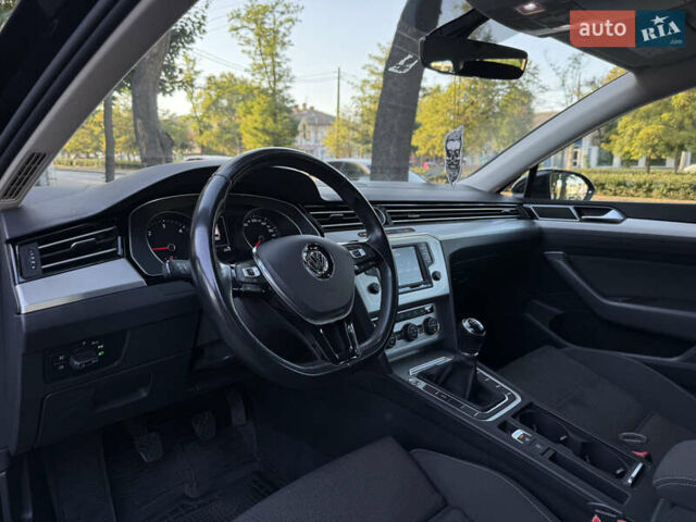 Черный Фольксваген Пассат, объемом двигателя 1.6 л и пробегом 217 тыс. км за 13499 $, фото 26 на Automoto.ua