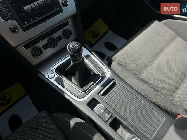 Черный Фольксваген Пассат, объемом двигателя 1.6 л и пробегом 234 тыс. км за 13600 $, фото 24 на Automoto.ua