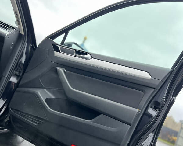 Черный Фольксваген Пассат, объемом двигателя 1.6 л и пробегом 325 тыс. км за 12600 $, фото 53 на Automoto.ua