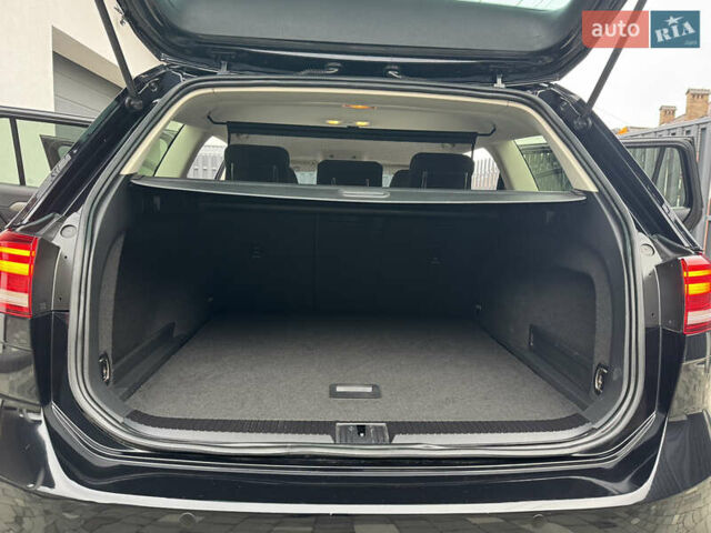 Черный Фольксваген Пассат, объемом двигателя 1.6 л и пробегом 256 тыс. км за 11900 $, фото 23 на Automoto.ua