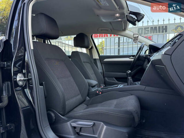 Черный Фольксваген Пассат, объемом двигателя 1.6 л и пробегом 217 тыс. км за 13999 $, фото 42 на Automoto.ua