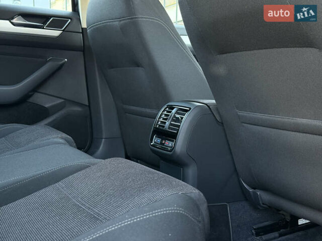 Черный Фольксваген Пассат, объемом двигателя 1.6 л и пробегом 217 тыс. км за 13999 $, фото 53 на Automoto.ua