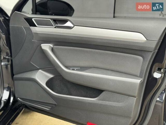 Черный Фольксваген Пассат, объемом двигателя 2 л и пробегом 292 тыс. км за 13900 $, фото 47 на Automoto.ua