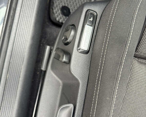 Черный Фольксваген Пассат, объемом двигателя 2 л и пробегом 315 тыс. км за 13999 $, фото 6 на Automoto.ua