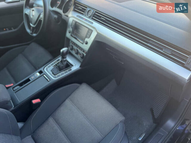 Черный Фольксваген Пассат, объемом двигателя 1.6 л и пробегом 264 тыс. км за 11399 $, фото 37 на Automoto.ua