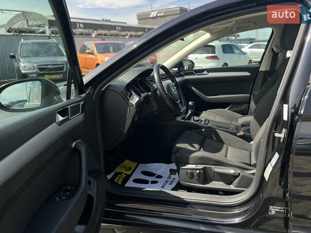 Черный Фольксваген Пассат, объемом двигателя 1.6 л и пробегом 234 тыс. км за 13600 $, фото 16 на Automoto.ua