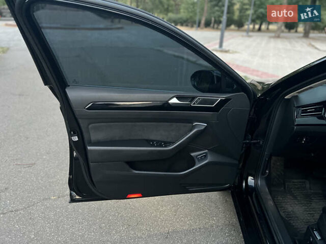 Черный Фольксваген Пассат, объемом двигателя 1.97 л и пробегом 185 тыс. км за 14499 $, фото 7 на Automoto.ua