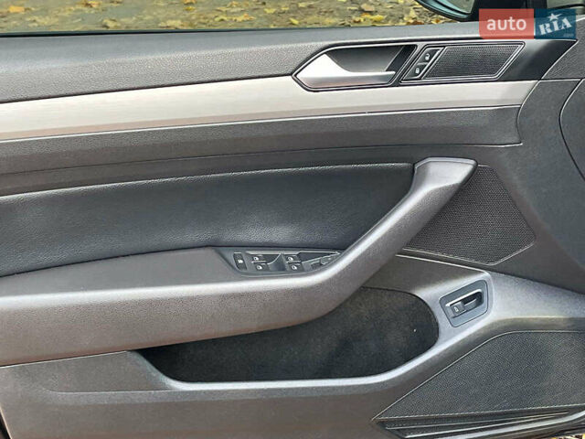 Чорний Фольксваген Пассат, об'ємом двигуна 2 л та пробігом 267 тис. км за 14390 $, фото 12 на Automoto.ua