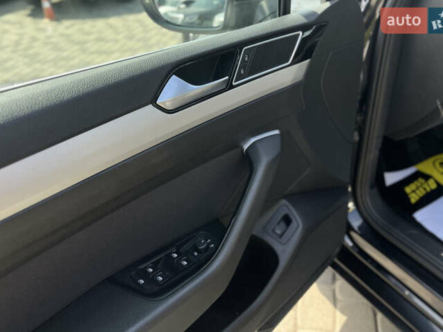 Черный Фольксваген Пассат, объемом двигателя 1.6 л и пробегом 234 тыс. км за 13600 $, фото 17 на Automoto.ua