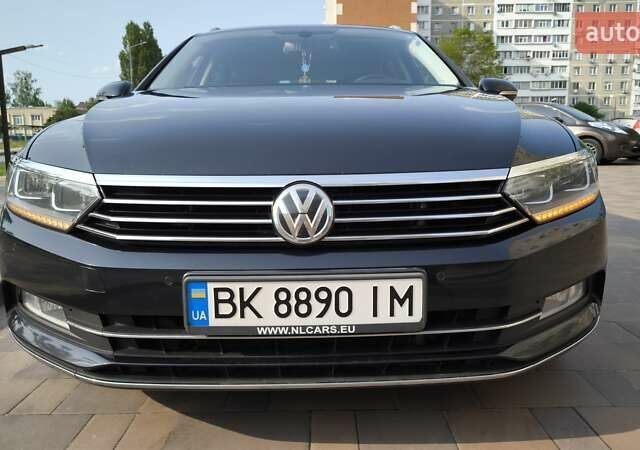 Черный Фольксваген Пассат, объемом двигателя 1.6 л и пробегом 292 тыс. км за 13100 $, фото 1 на Automoto.ua