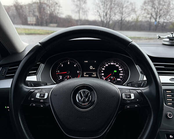 Черный Фольксваген Пассат, объемом двигателя 1.97 л и пробегом 295 тыс. км за 14000 $, фото 25 на Automoto.ua