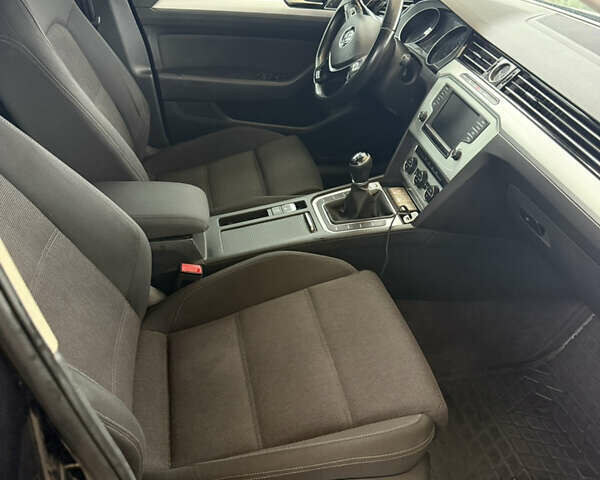 Черный Фольксваген Пассат, объемом двигателя 1.97 л и пробегом 300 тыс. км за 11500 $, фото 5 на Automoto.ua