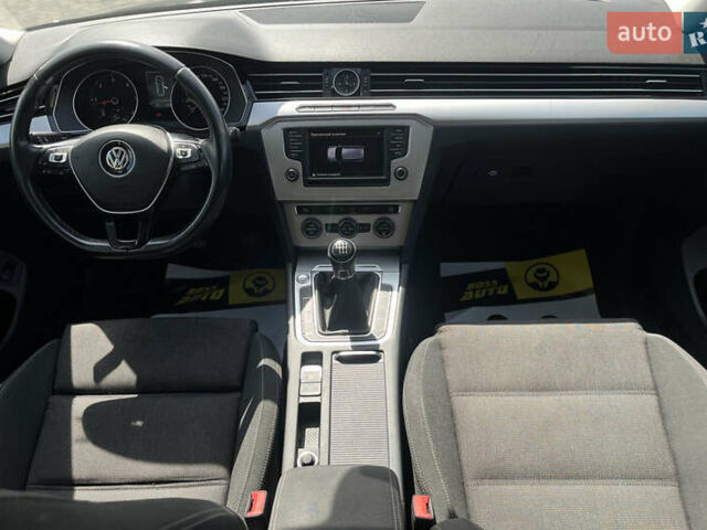 Черный Фольксваген Пассат, объемом двигателя 1.6 л и пробегом 234 тыс. км за 13600 $, фото 13 на Automoto.ua