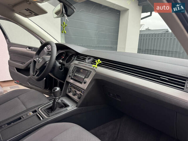 Черный Фольксваген Пассат, объемом двигателя 1.6 л и пробегом 256 тыс. км за 11900 $, фото 29 на Automoto.ua