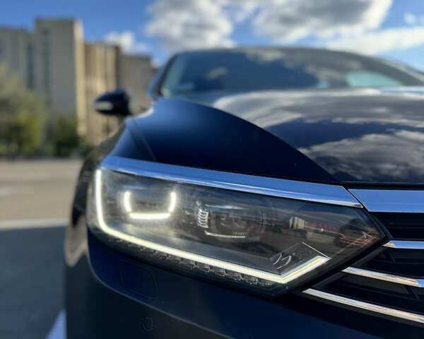 Черный Фольксваген Пассат, объемом двигателя 1.6 л и пробегом 361 тыс. км за 12000 $, фото 1 на Automoto.ua