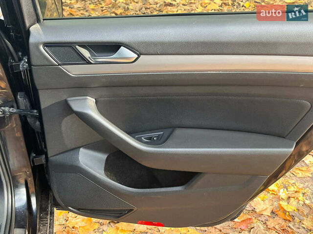 Чорний Фольксваген Пассат, об'ємом двигуна 2 л та пробігом 267 тис. км за 14390 $, фото 27 на Automoto.ua