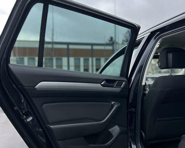 Черный Фольксваген Пассат, объемом двигателя 1.6 л и пробегом 325 тыс. км за 12600 $, фото 49 на Automoto.ua