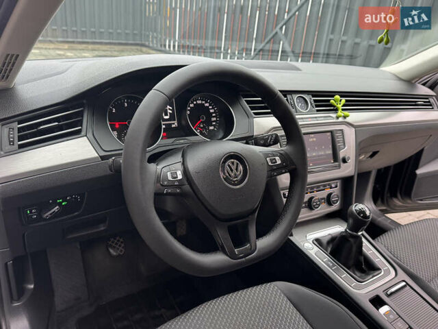 Черный Фольксваген Пассат, объемом двигателя 1.6 л и пробегом 256 тыс. км за 11900 $, фото 17 на Automoto.ua