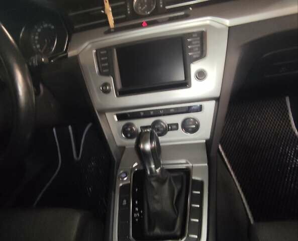 Черный Фольксваген Пассат, объемом двигателя 1.6 л и пробегом 286 тыс. км за 14200 $, фото 8 на Automoto.ua