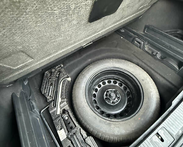 Черный Фольксваген Пассат, объемом двигателя 1.97 л и пробегом 295 тыс. км за 14000 $, фото 26 на Automoto.ua