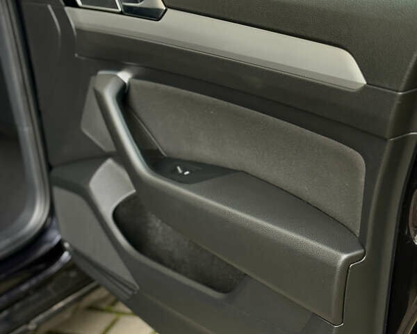 Черный Фольксваген Пассат, объемом двигателя 1.97 л и пробегом 205 тыс. км за 16600 $, фото 32 на Automoto.ua