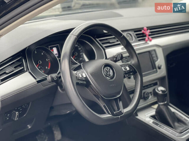Чорний Фольксваген Пассат, об'ємом двигуна 1.6 л та пробігом 264 тис. км за 13200 $, фото 13 на Automoto.ua