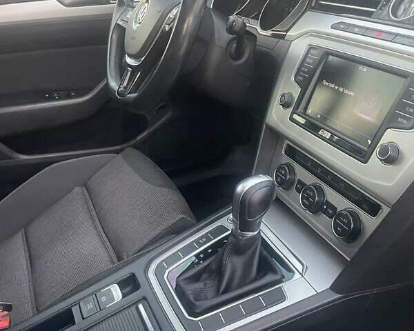 Черный Фольксваген Пассат, объемом двигателя 1.6 л и пробегом 230 тыс. км за 15000 $, фото 14 на Automoto.ua