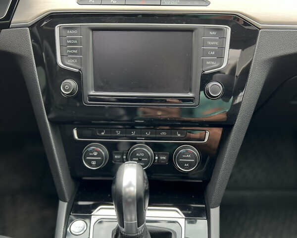 Черный Фольксваген Пассат, объемом двигателя 1.97 л и пробегом 284 тыс. км за 15500 $, фото 18 на Automoto.ua