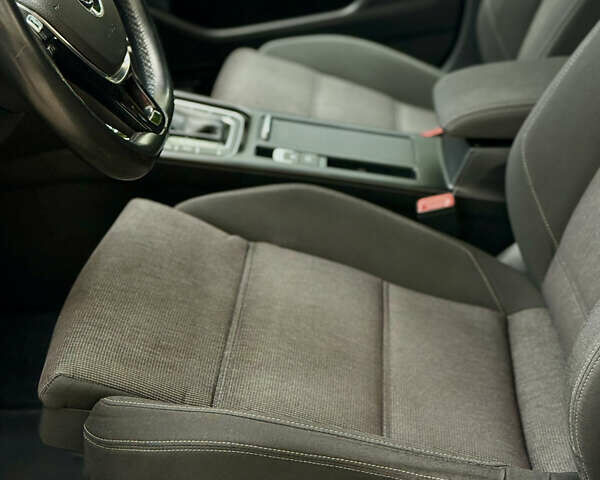 Черный Фольксваген Пассат, объемом двигателя 1.97 л и пробегом 205 тыс. км за 16600 $, фото 26 на Automoto.ua