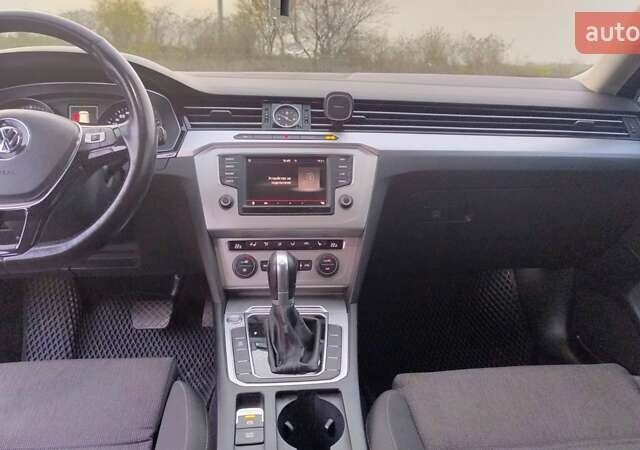 Черный Фольксваген Пассат, объемом двигателя 2 л и пробегом 243 тыс. км за 14499 $, фото 16 на Automoto.ua