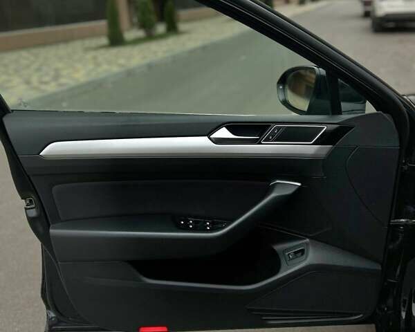 Черный Фольксваген Пассат, объемом двигателя 1.97 л и пробегом 241 тыс. км за 13800 $, фото 7 на Automoto.ua