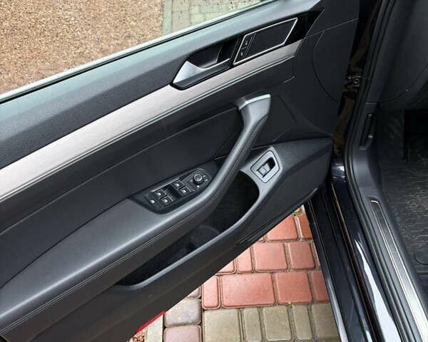 Черный Фольксваген Пассат, объемом двигателя 1.97 л и пробегом 350 тыс. км за 16000 $, фото 5 на Automoto.ua