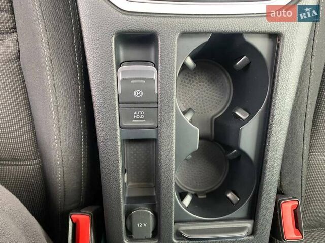 Черный Фольксваген Пассат, объемом двигателя 1.97 л и пробегом 277 тыс. км за 16000 $, фото 30 на Automoto.ua