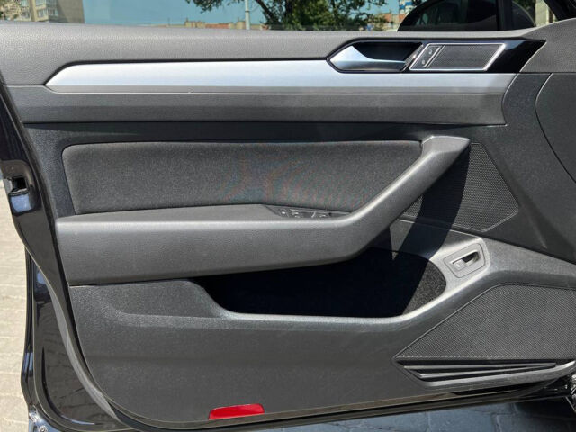 Чорний Фольксваген Пассат, об'ємом двигуна 1.6 л та пробігом 226 тис. км за 14300 $, фото 7 на Automoto.ua