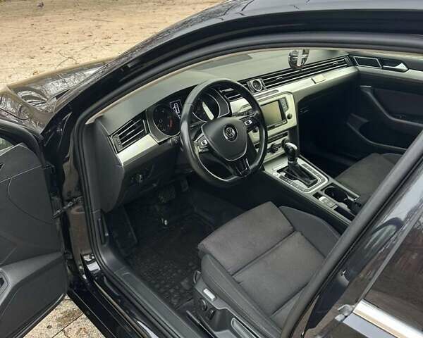 Черный Фольксваген Пассат, объемом двигателя 1.6 л и пробегом 230 тыс. км за 15000 $, фото 19 на Automoto.ua