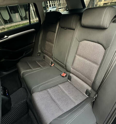 Черный Фольксваген Пассат, объемом двигателя 1.6 л и пробегом 256 тыс. км за 15000 $, фото 44 на Automoto.ua