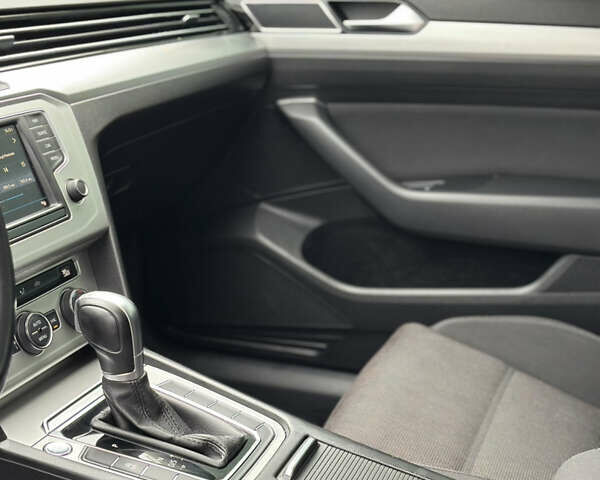 Черный Фольксваген Пассат, объемом двигателя 1.6 л и пробегом 250 тыс. км за 13500 $, фото 21 на Automoto.ua