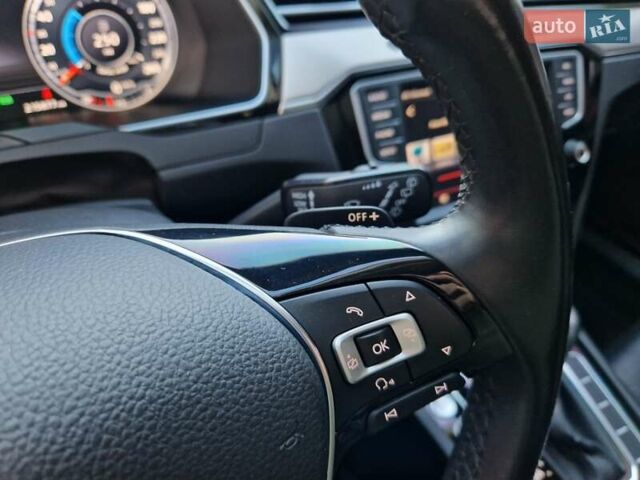 Фольксваген Пассат 2016 в Киеве на Automoto.ua Черный Фольксваген Пассат, объемом двигателя 2 л и пробегом 215 тыс. км за 19700 $, фото 40 на Automoto.ua