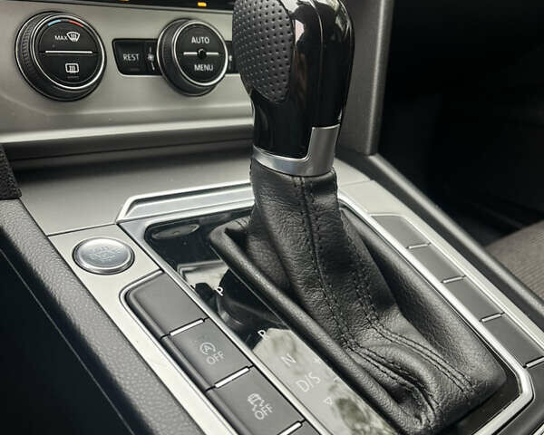 Черный Фольксваген Пассат, объемом двигателя 2 л и пробегом 258 тыс. км за 15850 $, фото 10 на Automoto.ua