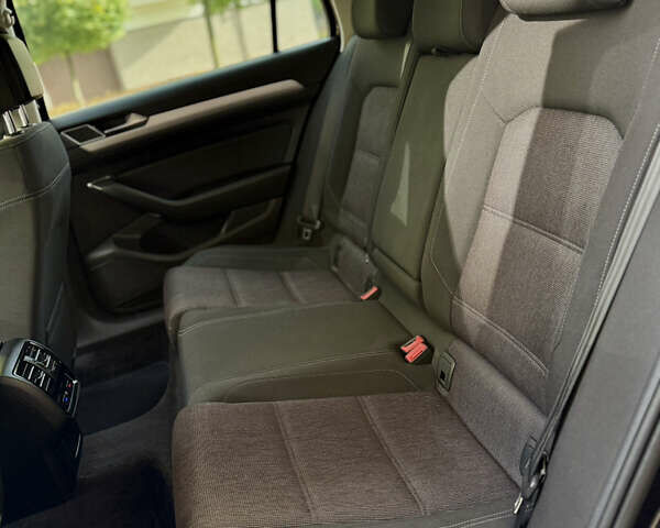 Черный Фольксваген Пассат, объемом двигателя 1.97 л и пробегом 205 тыс. км за 16600 $, фото 17 на Automoto.ua